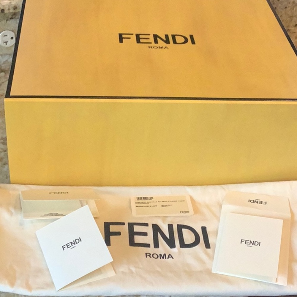 Fendi Peekaboo Medium/Vit. King Camel!!! - Picture 4 of 9